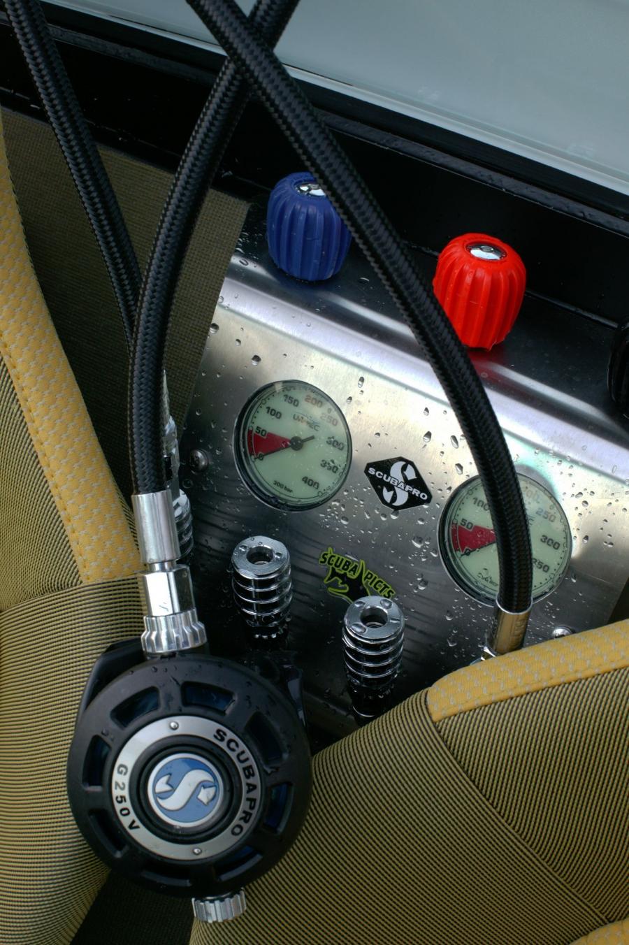 Детали интерьера Rinspeed sQuba Concept 2008 года  (фото 72 из 97)